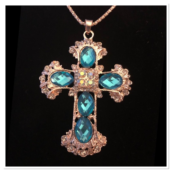 Jewelry - Beautiful Cross Necklace